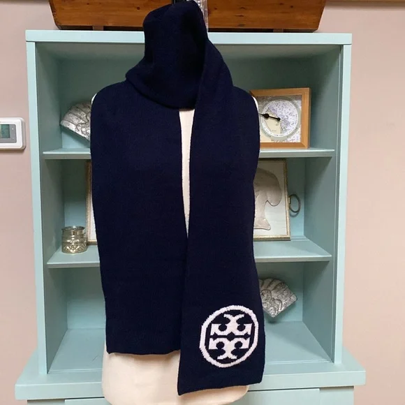 マフラー・ストール TORY BURCH WOOL BLEND SCARF WITH LOGO Tory Burch Logo-Monogrammed Wool-Blend Scarf - Camel
